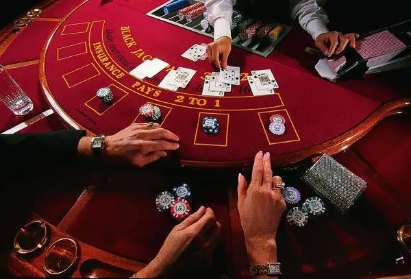 Fitur unggulan Aplikasi WAK78 tampilan mobile dark mode notifikasi real-time